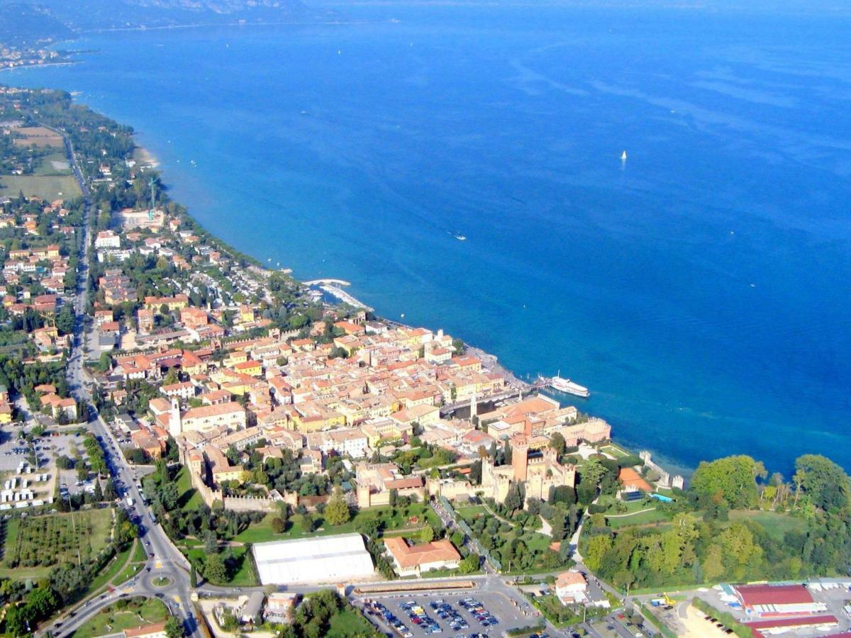 Small Residence Of Only 18 Apartments With Swimming Pool Lazise Exterior foto